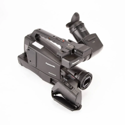 Panasonic AG-HMC80 3MOS AVCCAM Full HD Camcorder